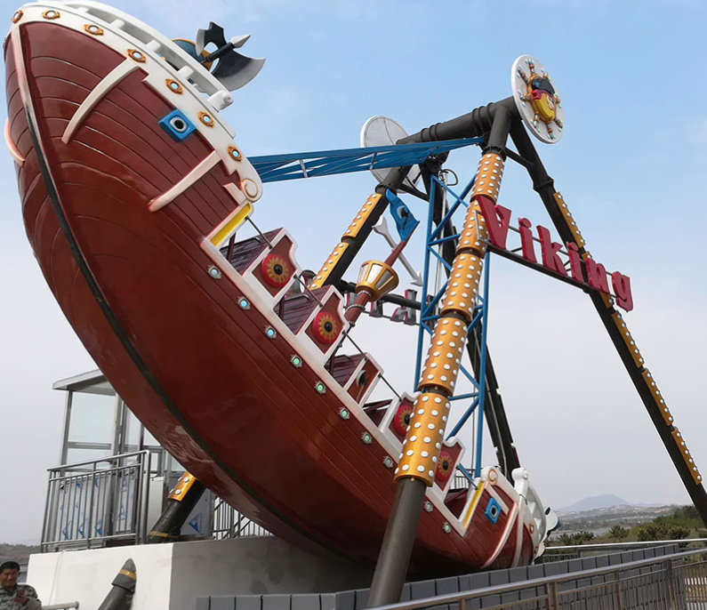 China Manufacturer Swing Viking Ship